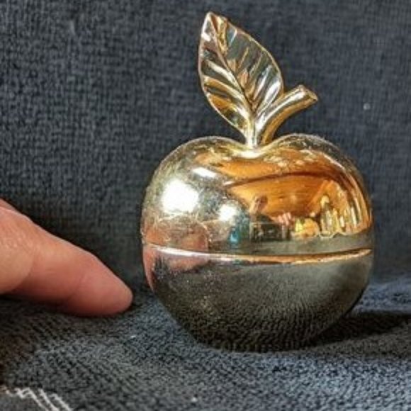 REDUCED Vintage AVON Enchanted Apple – Sachet of Roses - Cream Sachet c 1970s - Picture 2 of 6